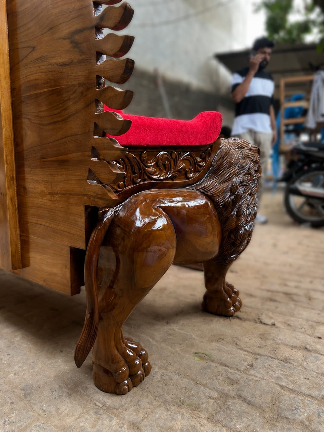 Premium Singhasan for Guruji with footrest